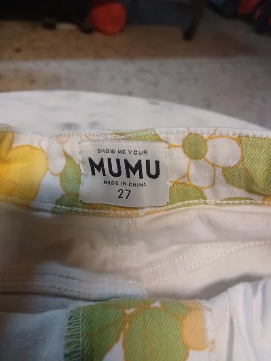 Mumu Junior Women's Denim Jean Shorts Waist SZ 27 Yellow & Green Flowers - Picture 3 of 4